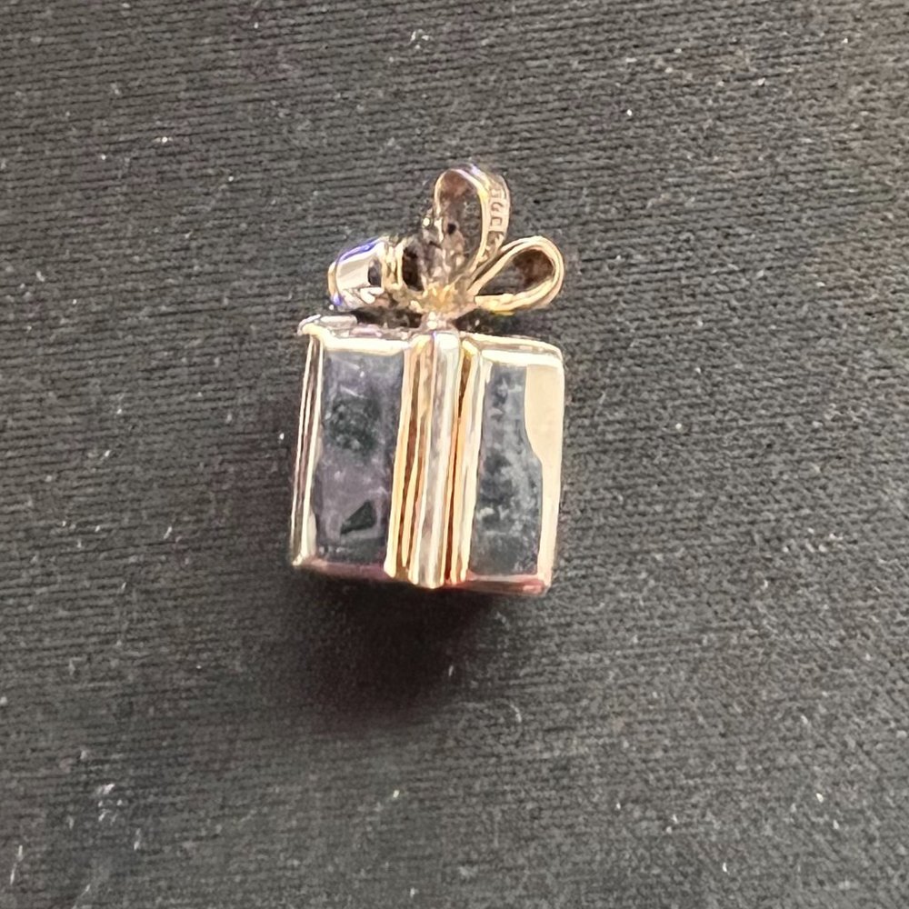 BGE 925 Diamond Sterling Silver Gift Box Pendant